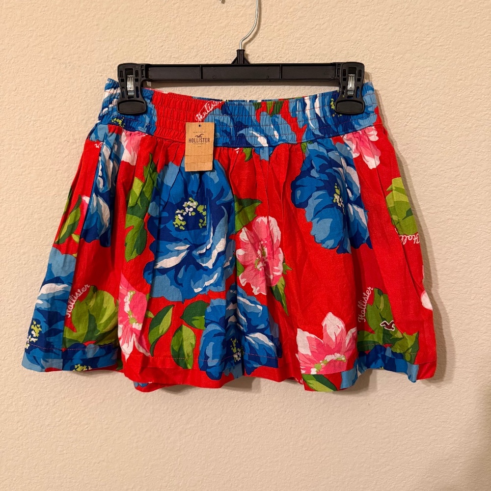 Hollister Women’s Red Floral Mini Skirt NEW!